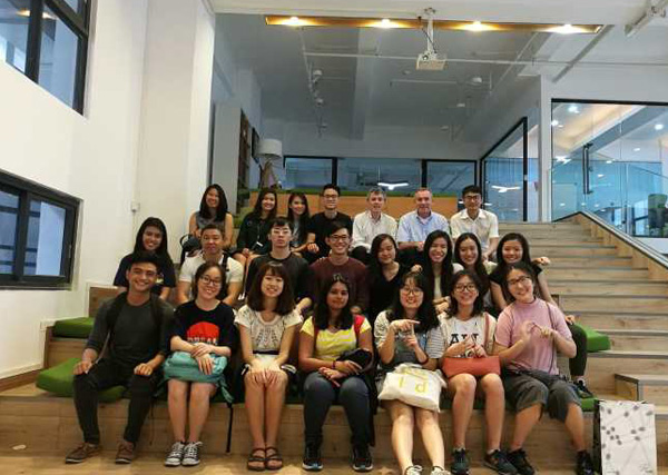 新加坡國立大學工業設計系 師生一行二十余人到訪和壹